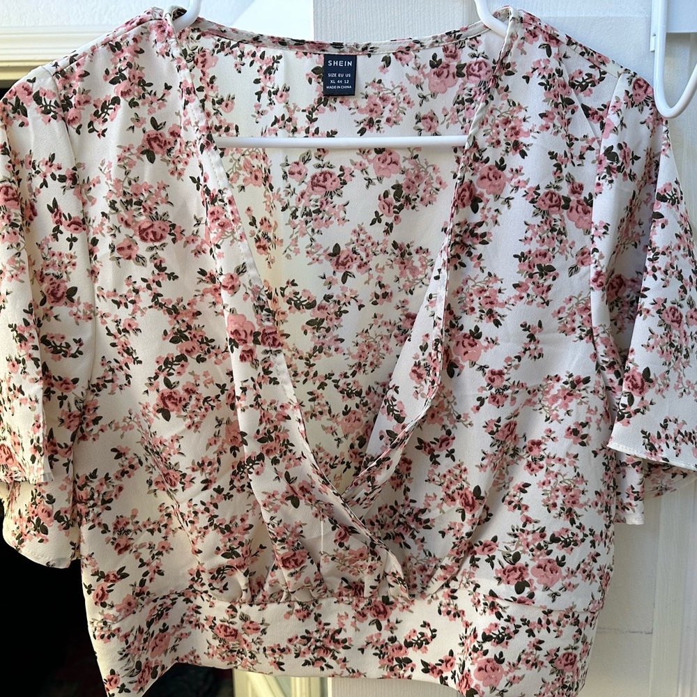 Shein floral crop top - Picture 2 of 6